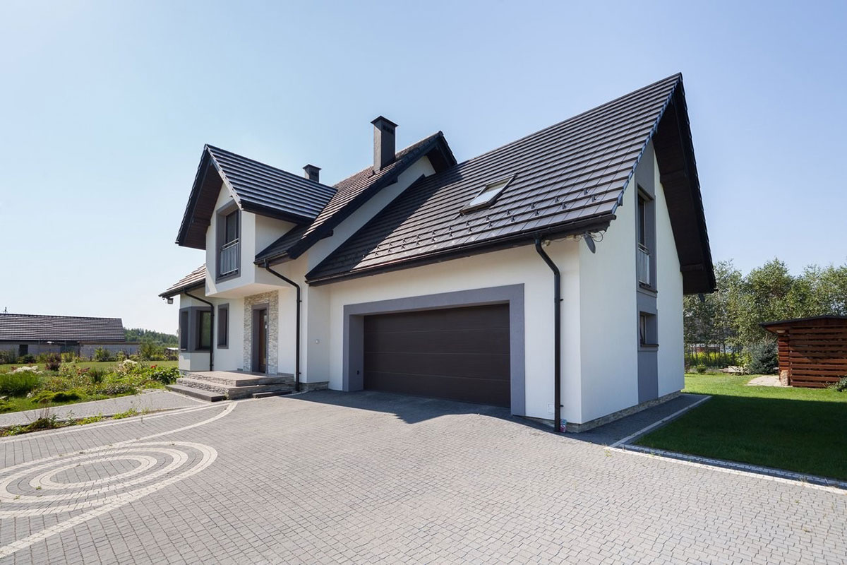 House Plan with Master Bedroom above 2-Car Garage