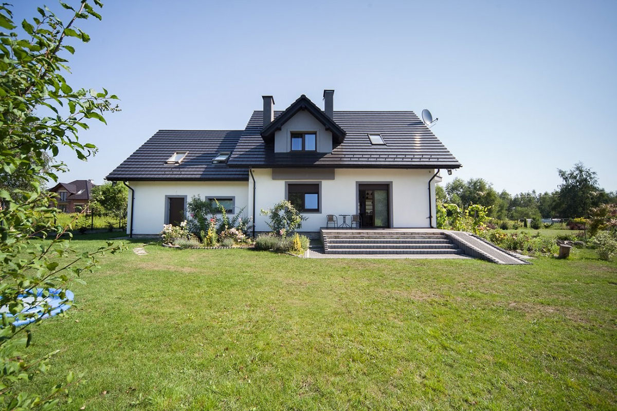 House Plan with Master Bedroom above 2-Car Garage