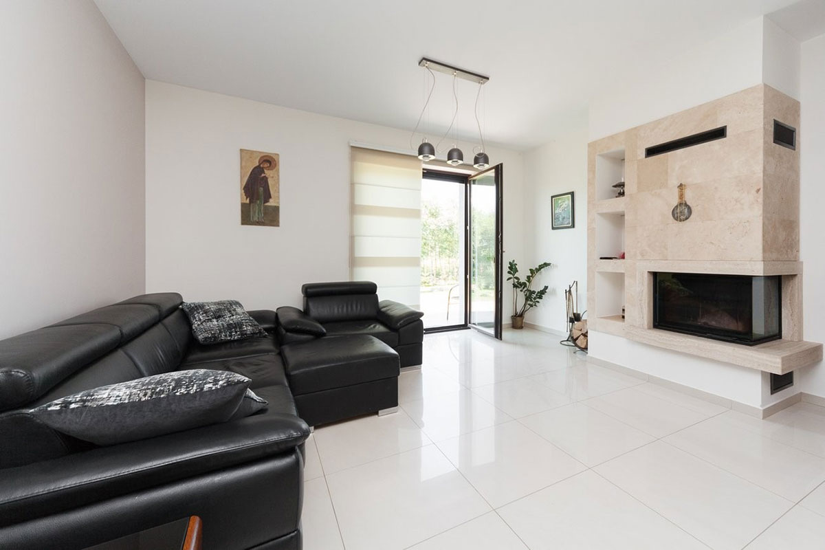 House Plan with Master Bedroom above 2-Car Garage