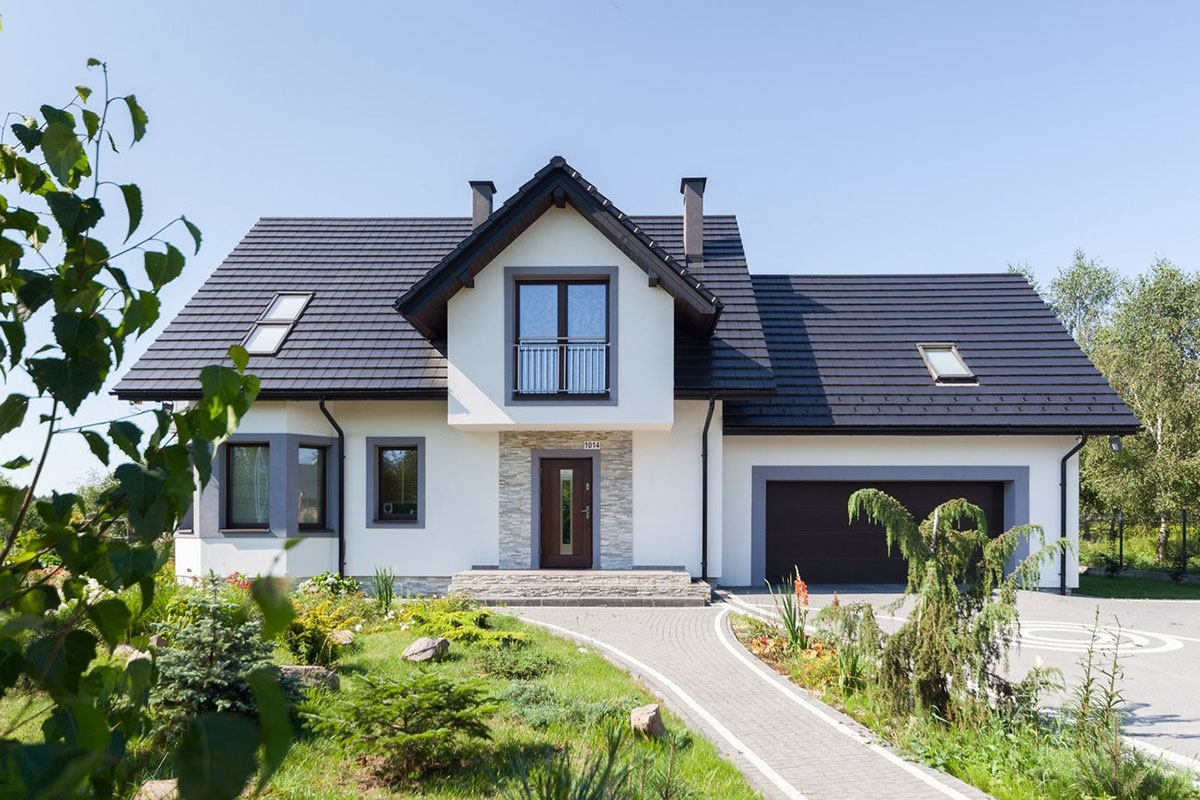 House Plan with Master Bedroom above 2-Car Garage