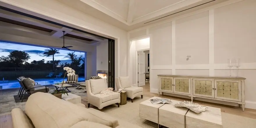 Proiect de casa parter 65 m²: 4 Dormitoare, 6 Bai, Bucatarie deschisa, Garaj