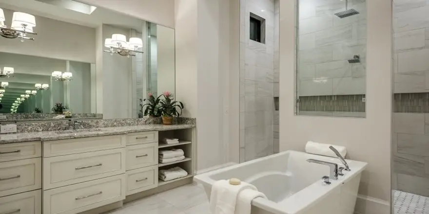 Proiect de casa parter 65 m²: 4 Dormitoare, 6 Bai, Bucatarie deschisa, Garaj