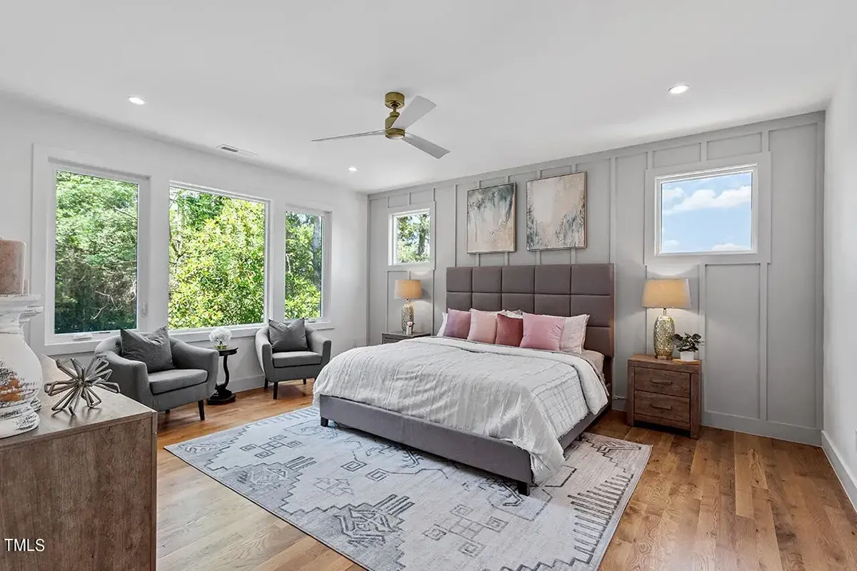 Interior 14 – Proiect de casa cu etaj 379 m²: 3 Dormitoare, 5 Bai, Bucatarie deschisa, Garaj — 61502R