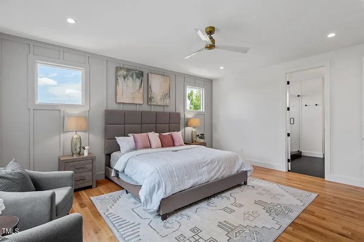 Interior 11 – Proiect de casa cu etaj 379 m²: 3 Dormitoare, 5 Bai, Bucatarie deschisa, Garaj — 61502R