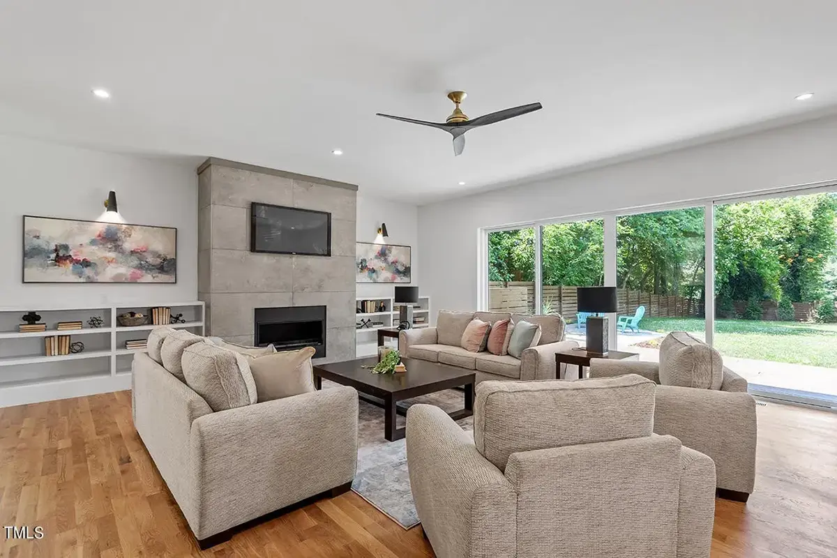 Interior 4 – Proiect de casa cu etaj 379 m²: 3 Dormitoare, 5 Bai, Bucatarie deschisa, Garaj — 61502R