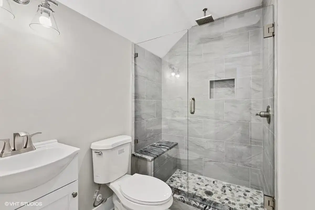 Interior 7 – Proiect de casa parter cu mansardă 181 m²: 4 Dormitoare, 4 Bai, Bucatarie deschisa, fara Garaj — 89622R