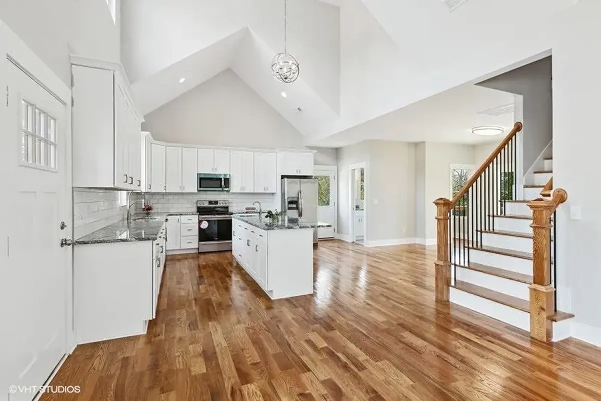 Interior 9 – Proiect de casa parter cu mansardă 181 m²: 4 Dormitoare, 4 Bai, Bucatarie deschisa, fara Garaj — 89622R