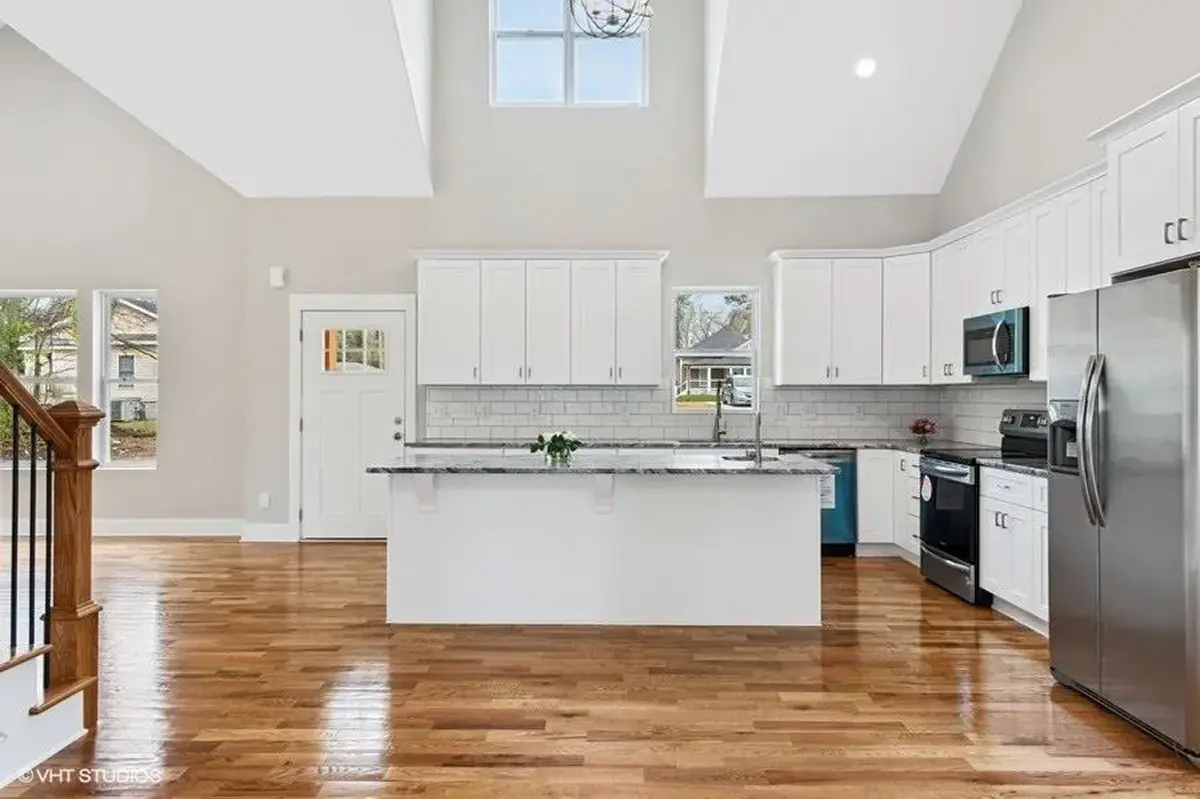 Interior 8 – Proiect de casa parter cu mansardă 181 m²: 4 Dormitoare, 4 Bai, Bucatarie deschisa, fara Garaj — 89622R