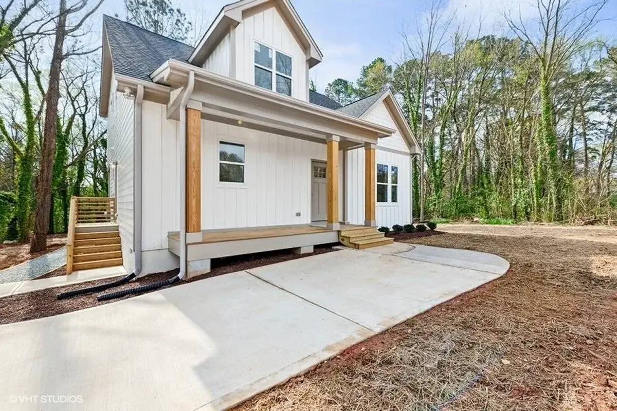 Fotografii reale ale caselor construite 12 – Proiect de casa parter cu mansardă 181 m²: 4 Dormitoare, 4 Bai, Bucatarie deschisa, fara Garaj — 89622R