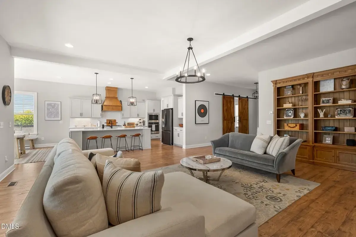 Interior 13 – Proiect de casa parter cu mansardă 339 m²: 4 Dormitoare, Birou, 4 Bai, Bucatarie deschisa, Garaj — 37290R