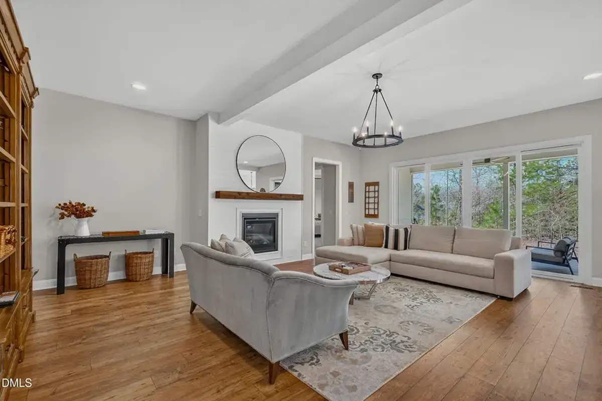 Interior 4 – Proiect de casa parter cu mansardă 339 m²: 4 Dormitoare, Birou, 4 Bai, Bucatarie deschisa, Garaj — 37290R