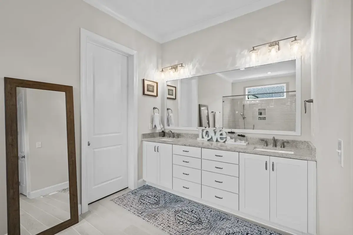 Interior 18 – Proiect de casa parter cu mansardă 341 m²: 4 Dormitoare, Birou, 3 Bai, Bucatarie deschisa, Garaj — 68875R