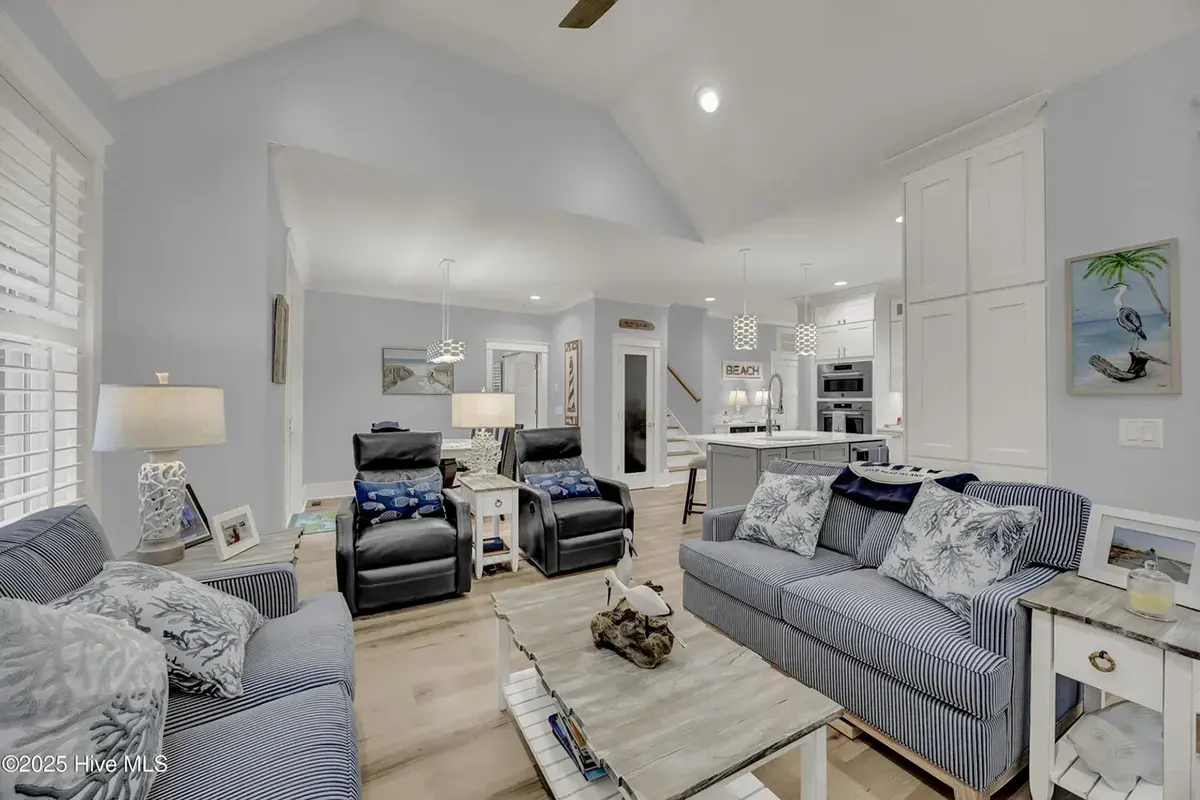 Interior 11 – Proiect de casa parter cu mansardă 157 m²: 4 Dormitoare, 4 Bai, fara Garaj — 82275R