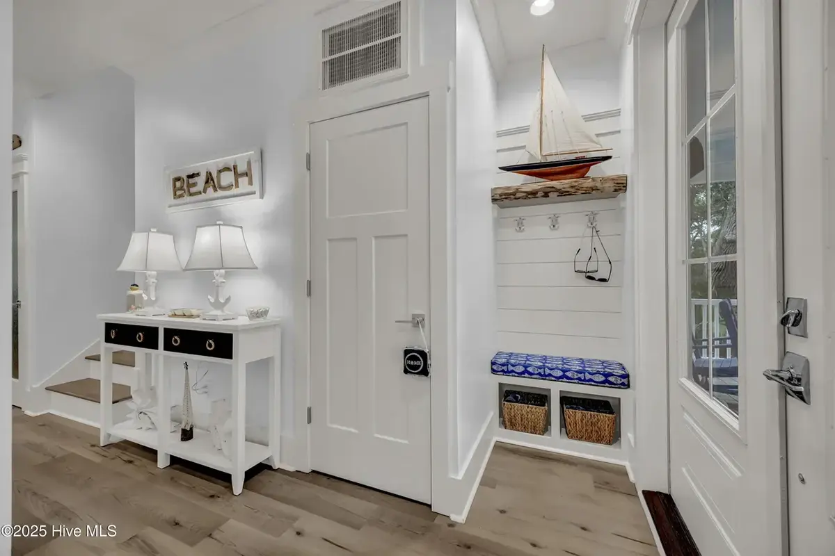 Interior 8 – Proiect de casa parter cu mansardă 157 m²: 4 Dormitoare, 4 Bai, fara Garaj — 82275R