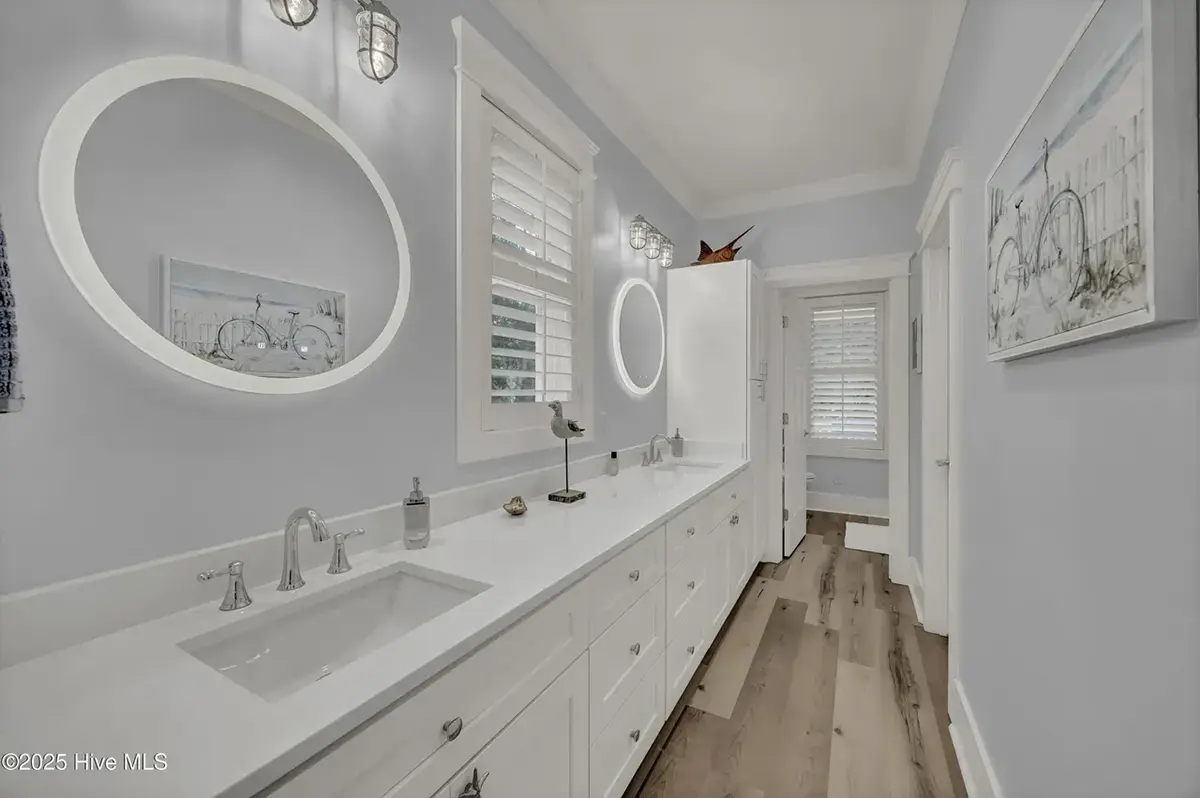 Interior 9 – Proiect de casa parter cu mansardă 157 m²: 4 Dormitoare, 4 Bai, fara Garaj — 82275R