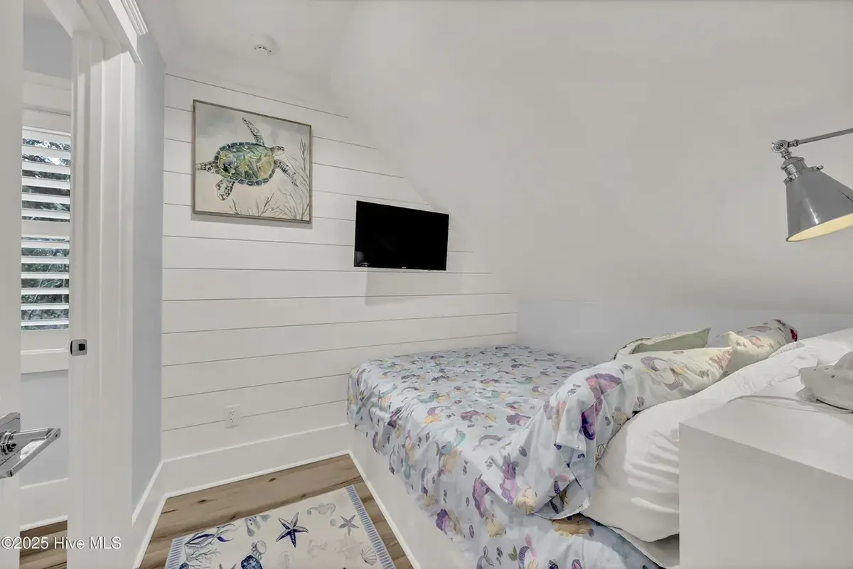 Interior 6 – Proiect de casa parter cu mansardă 157 m²: 4 Dormitoare, 4 Bai, fara Garaj — 82275R