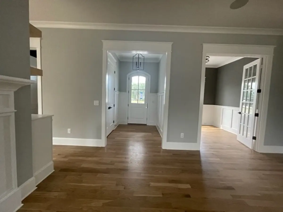 Interior 6 – Proiect de casa parter cu mansardă 238 m²: 2 Dormitoare, 4 Bai, Bucatarie deschisa, Garaj — 55939R