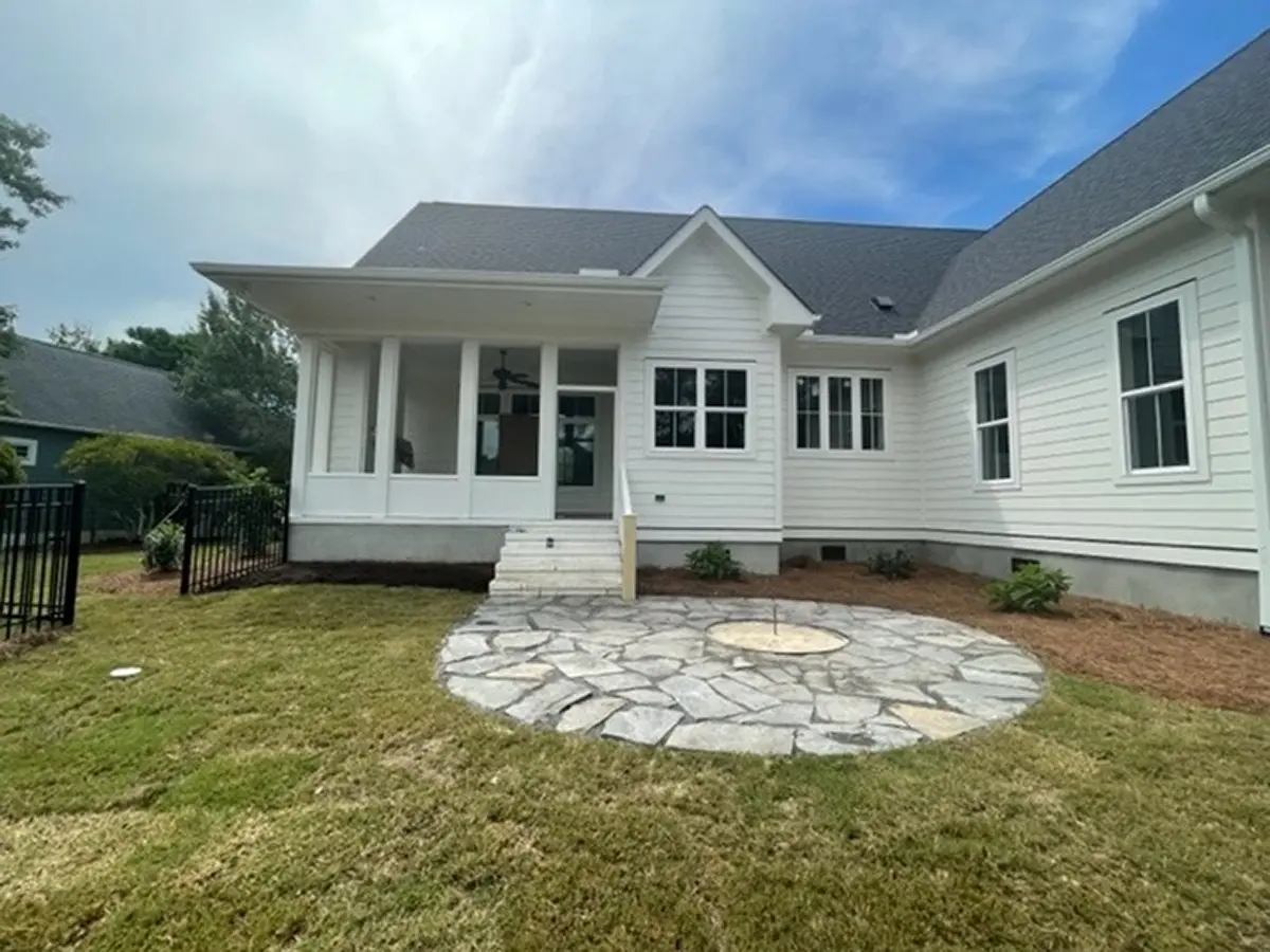 Fotografii reale ale caselor construite 16 – Proiect de casa parter cu mansardă 238 m²: 2 Dormitoare, 4 Bai, Bucatarie deschisa, Garaj — 55939R