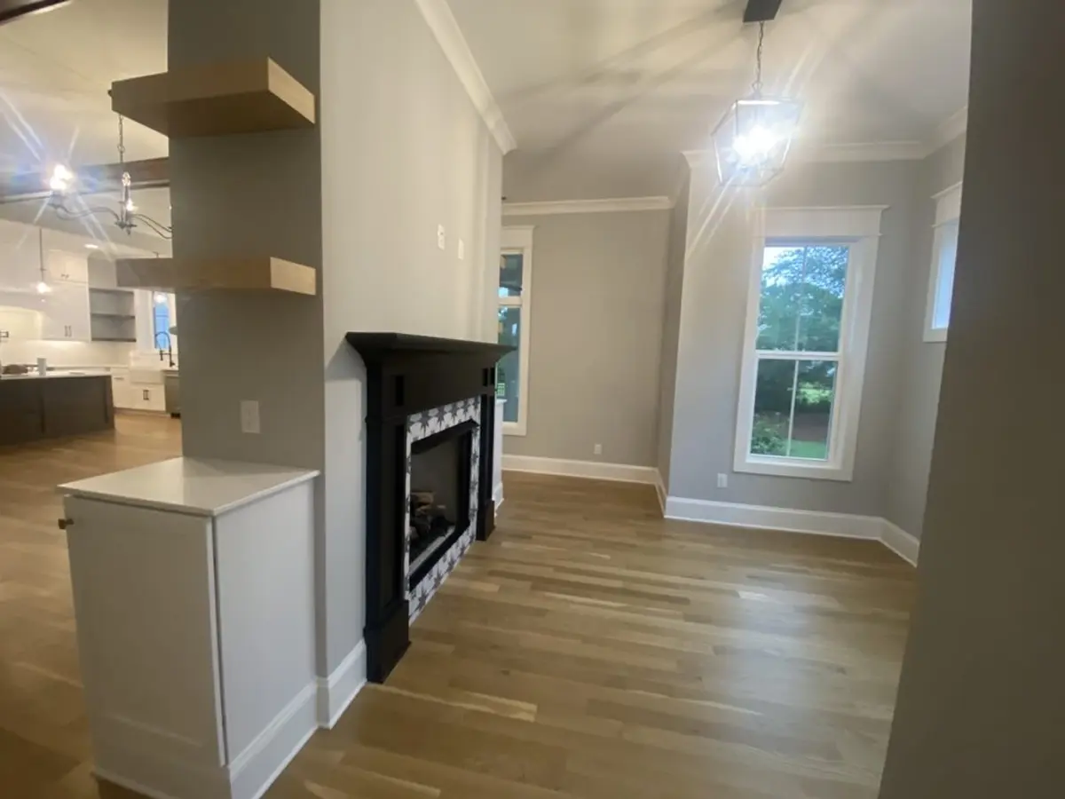 Interior 7 – Proiect de casa parter cu mansardă 238 m²: 2 Dormitoare, 4 Bai, Bucatarie deschisa, Garaj — 55939R