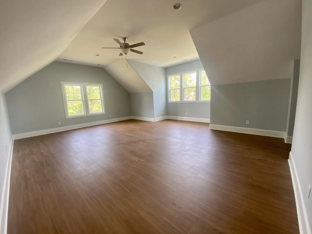 Interior 8 – Proiect de casa parter cu mansardă 390 m²: 5 Dormitoare, Birou, 5 Bai, Bucatarie deschisa, Garaj — 38496R