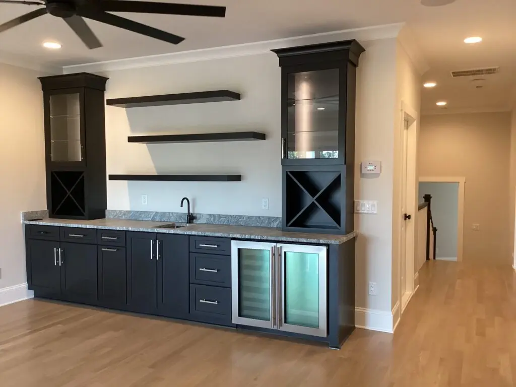 Interior 6 – Proiect de casa cu etaj 331 m²: 4 Dormitoare, Birou, 7 Bai, Bucatarie deschisa, Garaj — 27439R