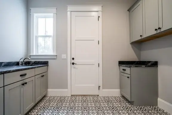 Interior 12 – Proiect de casa parter cu mansardă 386 m²: 4 Dormitoare, Birou, 5 Bai, Bucatarie deschisa, Garaj — 59424R