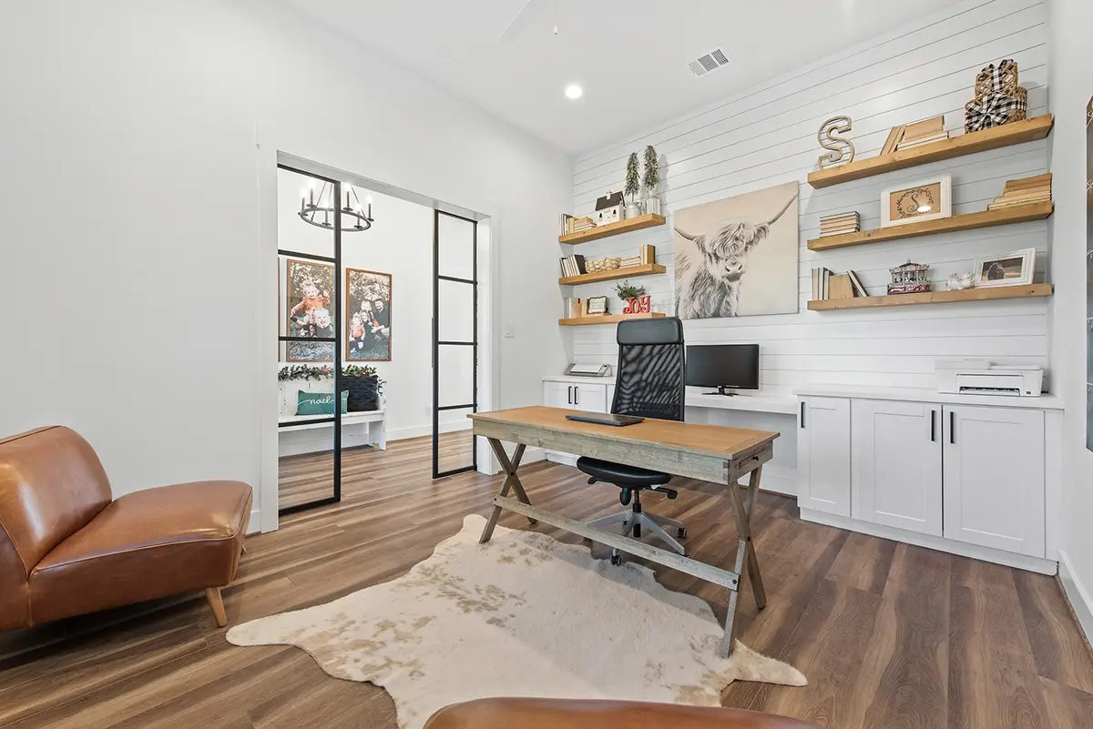 Interior 8 – Proiect de casa parter 255 m²: 4 Dormitoare, 4 Bai, Bucatarie deschisa, Garaj — 19735R