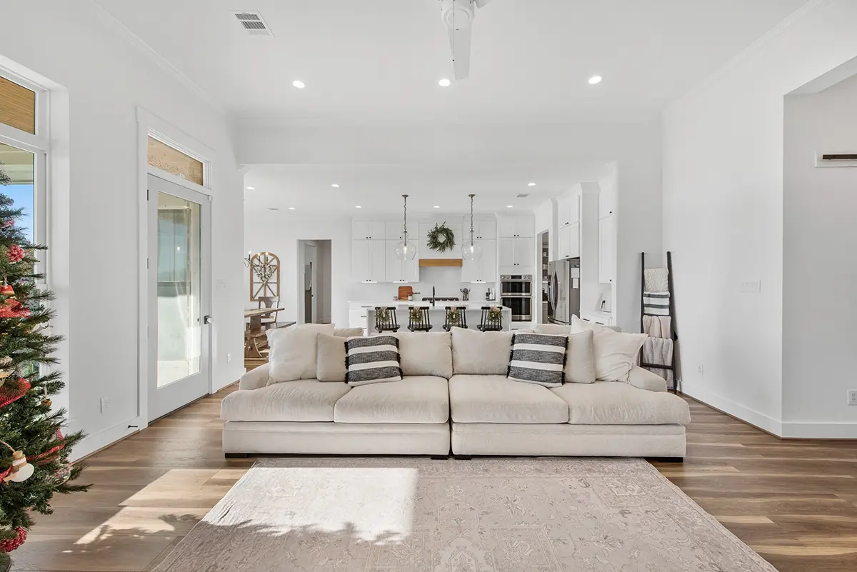 Interior 11 – Proiect de casa parter 255 m²: 4 Dormitoare, 4 Bai, Bucatarie deschisa, Garaj — 19735R