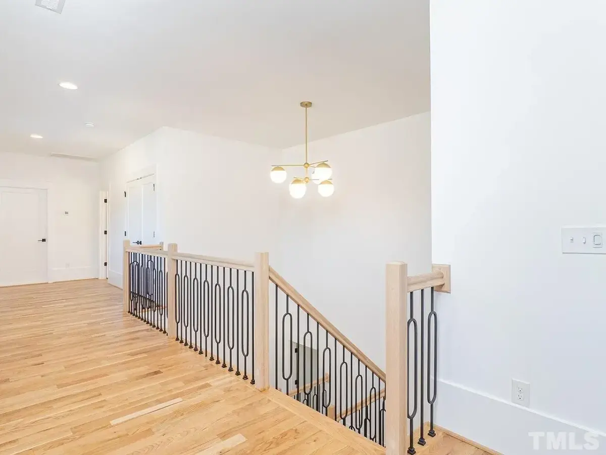 Proiect de casa parter cu mansardă 419 m²: 4 Dormitoare, 4 Bai, Bucatarie deschisa, Garaj