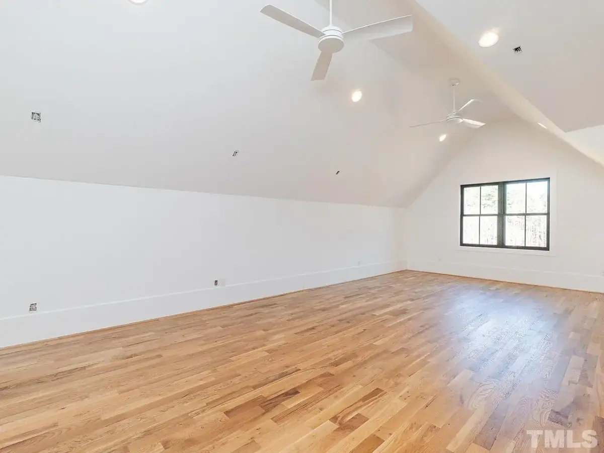 Proiect de casa parter cu mansardă 419 m²: 4 Dormitoare, 4 Bai, Bucatarie deschisa, Garaj