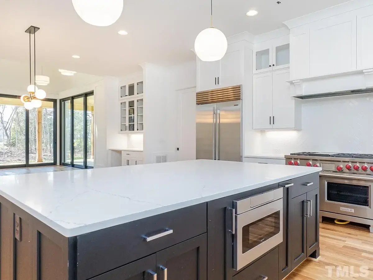 Proiect de casa parter cu mansardă 419 m²: 4 Dormitoare, 4 Bai, Bucatarie deschisa, Garaj