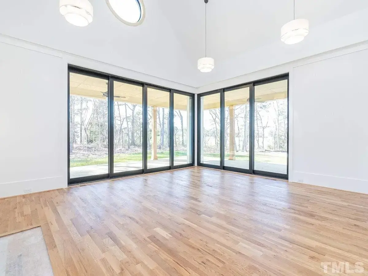 Proiect de casa parter cu mansardă 419 m²: 4 Dormitoare, 4 Bai, Bucatarie deschisa, Garaj