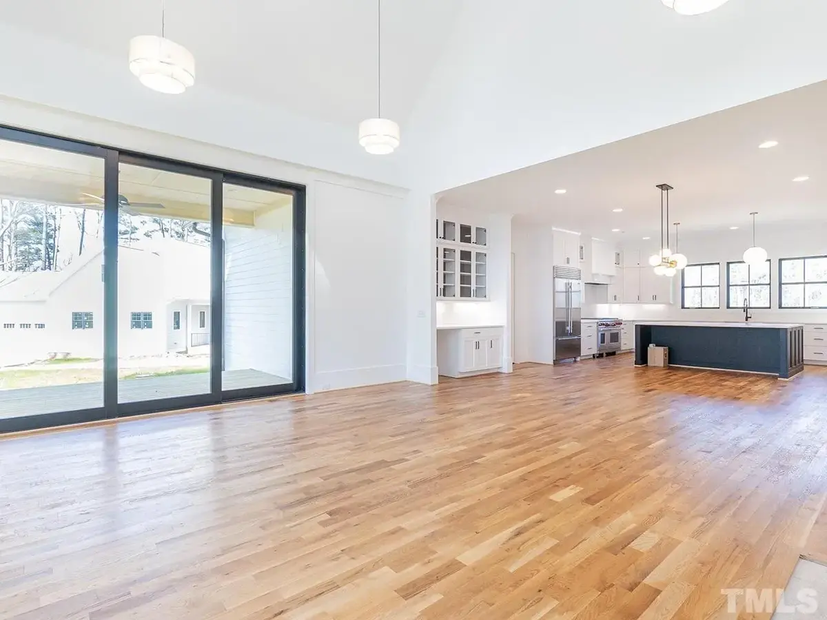 Proiect de casa parter cu mansardă 419 m²: 4 Dormitoare, 4 Bai, Bucatarie deschisa, Garaj