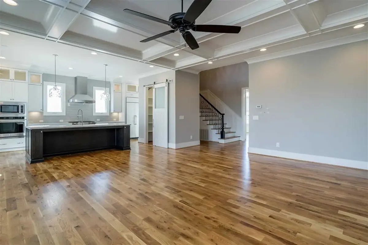 Proiect de casa parter cu mansardă 346 m²: 4 Dormitoare, 5 Bai, Bucatarie deschisa, Garaj