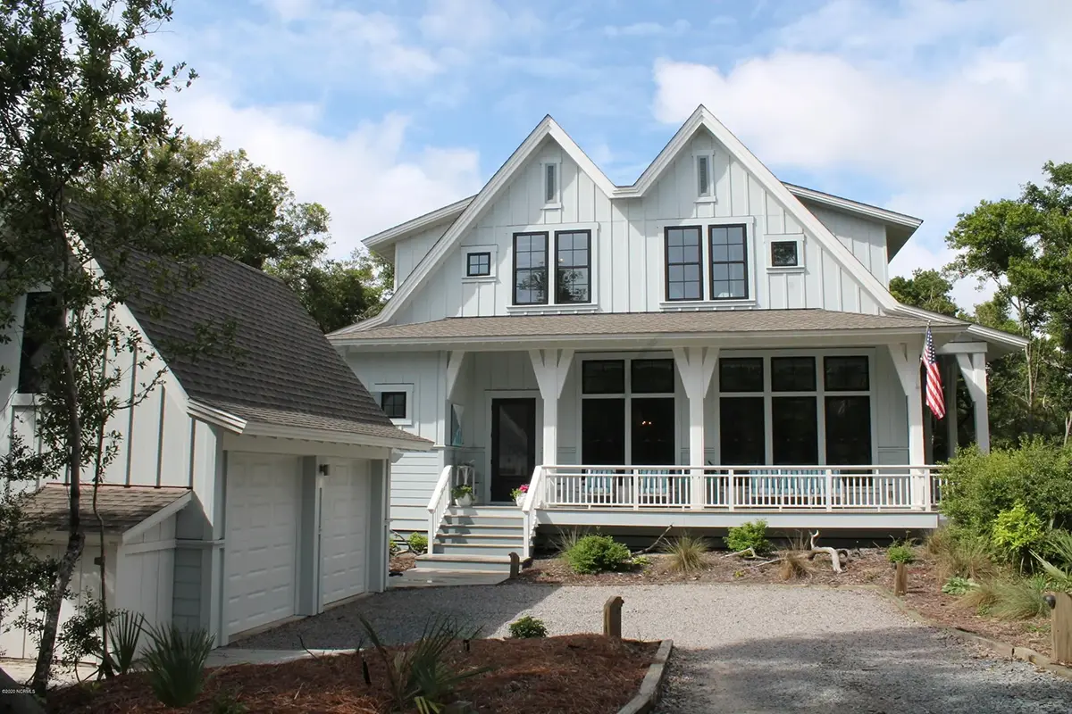 Proiect de casa parter cu mansardă 233 m²: 4 Dormitoare, 5 Bai, Bucatarie deschisa, Garaj