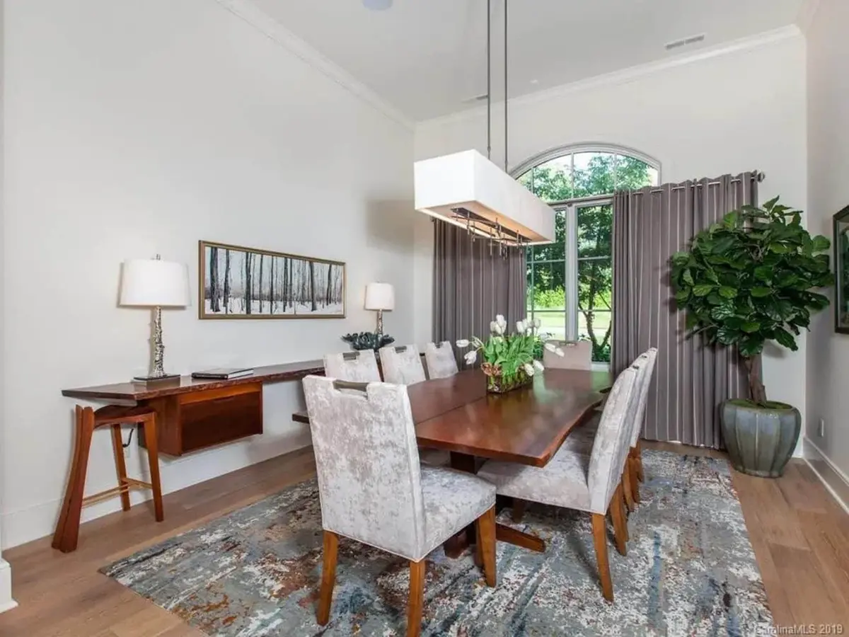 Proiect de casa parter 257 m²: 2 Dormitoare, Birou, 4 Bai, Bucatarie deschisa, Garaj