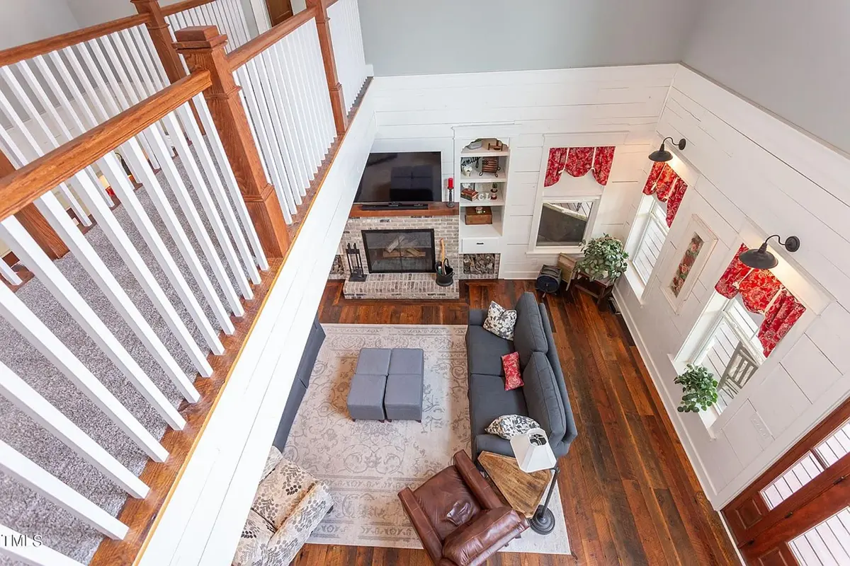 Proiect de casa parter cu mansardă 312 m²: 3 Dormitoare, 4 Bai, Garaj