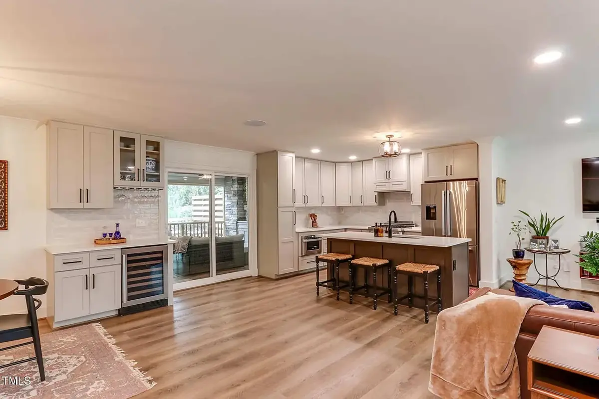 Proiect de casa parter cu mansardă 224 m²: 4 Dormitoare, 3 Bai, Bucatarie deschisa, fara Garaj