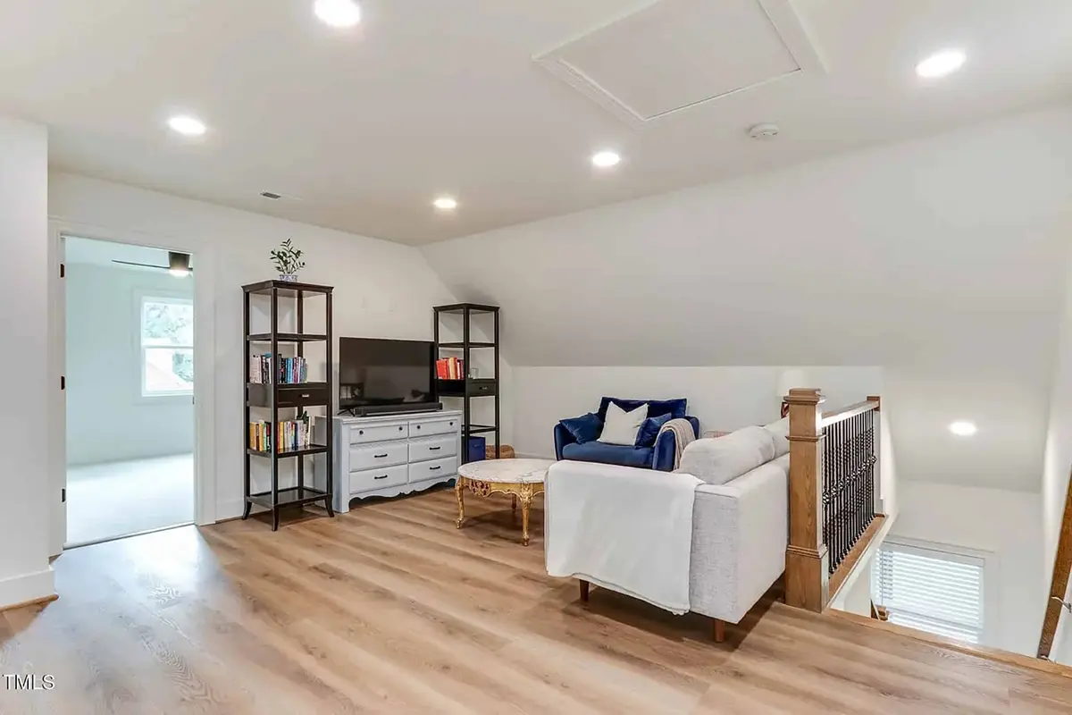 Proiect de casa parter cu mansardă 224 m²: 4 Dormitoare, 3 Bai, Bucatarie deschisa, fara Garaj