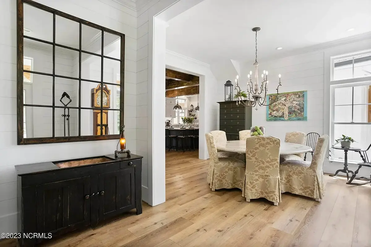 Proiect de casa parter cu mansardă 314 m²: 3 Dormitoare, 4 Bai, Bucatarie deschisa, Garaj