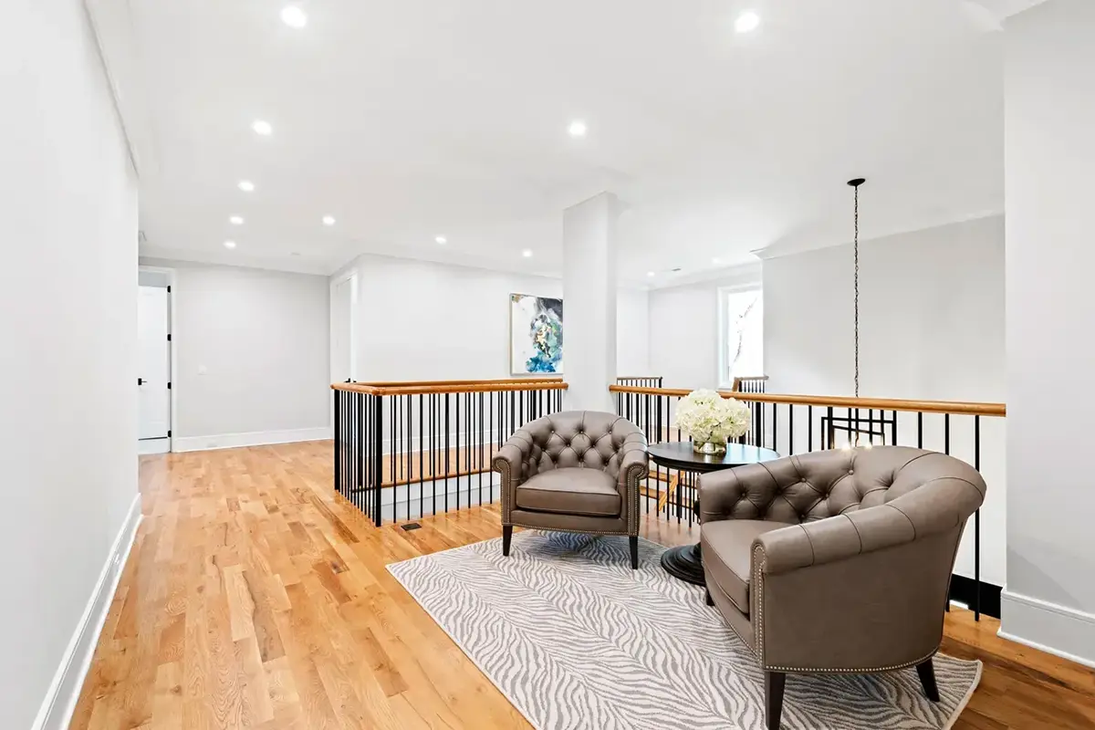Proiect de casa cu etaj 465 m²: 5 Dormitoare, 5 Bai, Bucatarie deschisa, Garaj