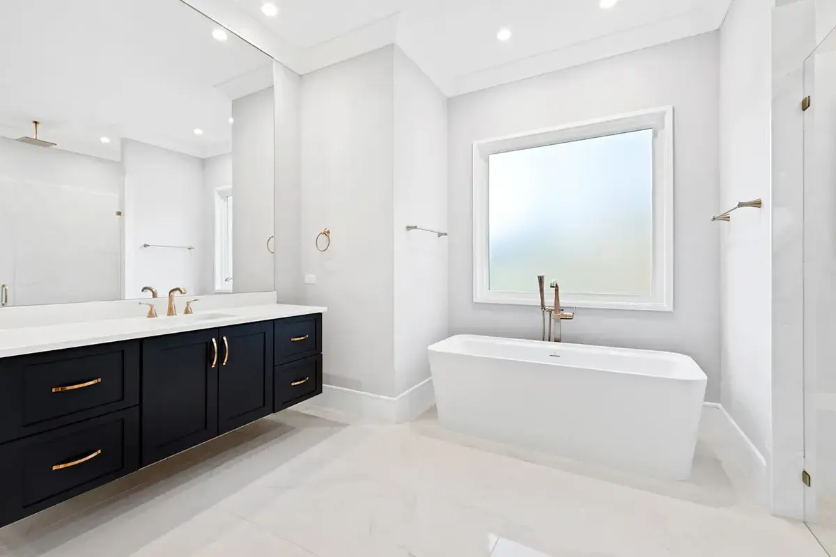 Proiect de casa cu etaj 465 m²: 5 Dormitoare, 5 Bai, Bucatarie deschisa, Garaj