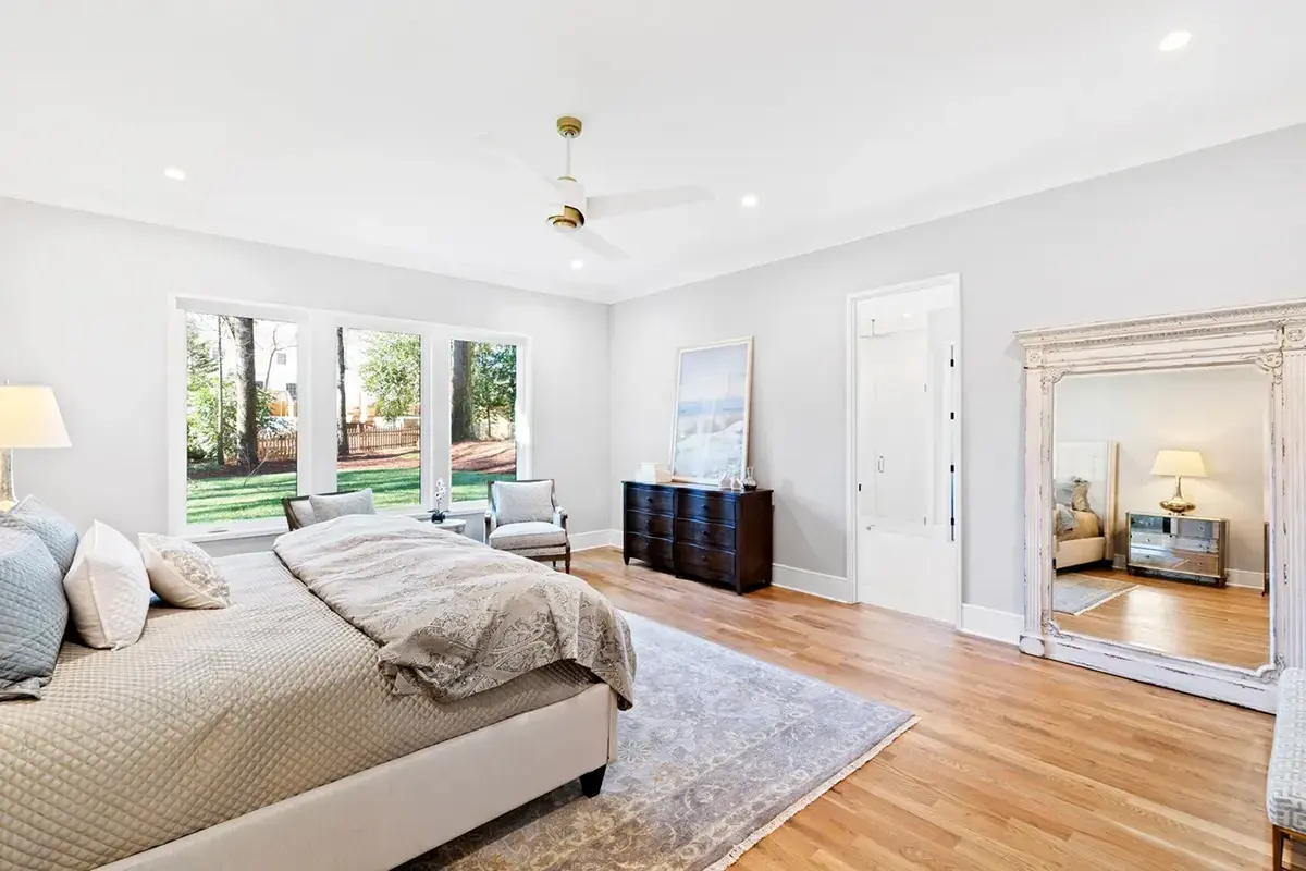 Proiect de casa cu etaj 465 m²: 5 Dormitoare, 5 Bai, Bucatarie deschisa, Garaj