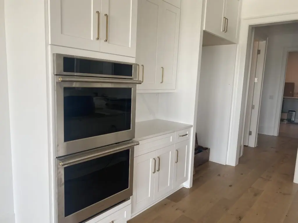 Proiect de casa cu etaj 278 m²: 3 Dormitoare, Birou, 6 Bai, Bucatarie deschisa, Garaj