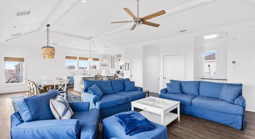 Interior 12 – Proiect de casa cu 2 etaje 275 m²: 4 Dormitoare, 6 Bai, Bucatarie deschisa, Garaj — 74147R
