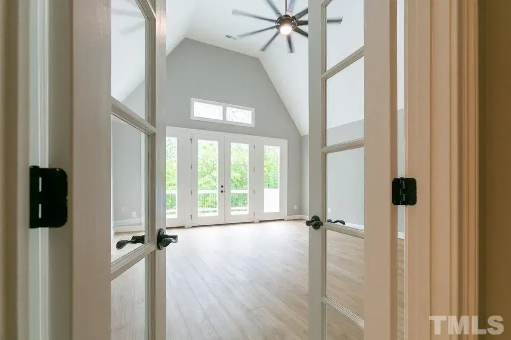Interior 9 – Proiect de casa parter cu mansardă 403 m²: 3 Dormitoare, Birou, 5 Bai, Bucatarie deschisa, Garaj — 40137R