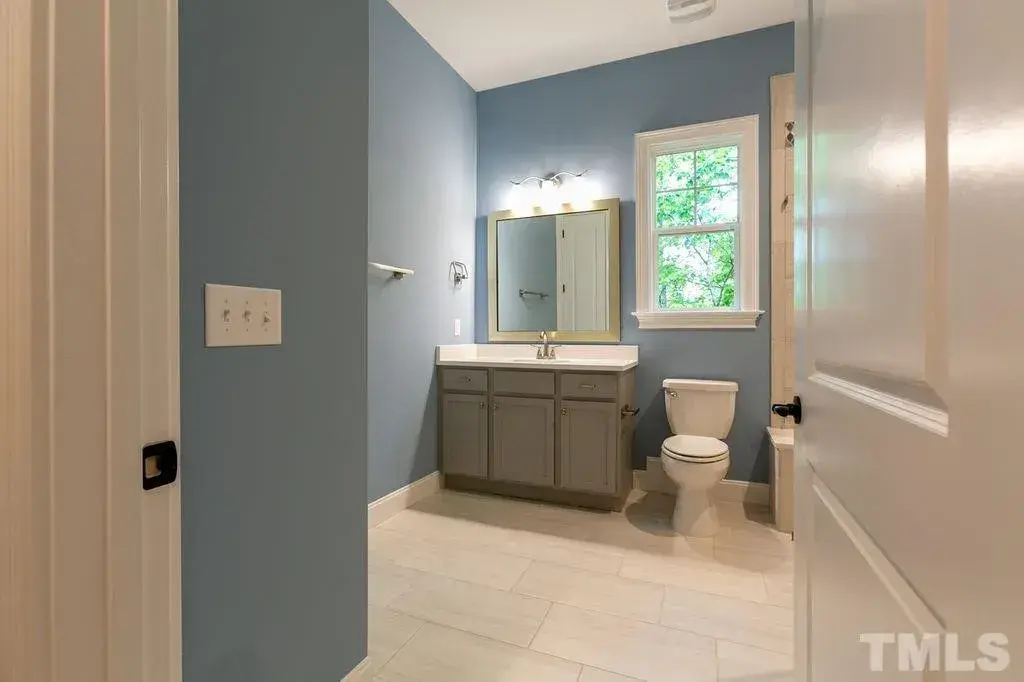 Interior 13 – Proiect de casa parter cu mansardă 403 m²: 3 Dormitoare, Birou, 5 Bai, Bucatarie deschisa, Garaj — 40137R