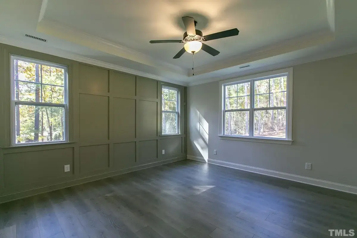 Interior 10 – Proiect de casa parter cu mansardă 277 m²: 3 Dormitoare, Birou, 4 Bai, Bucatarie deschisa, Garaj — 69010R