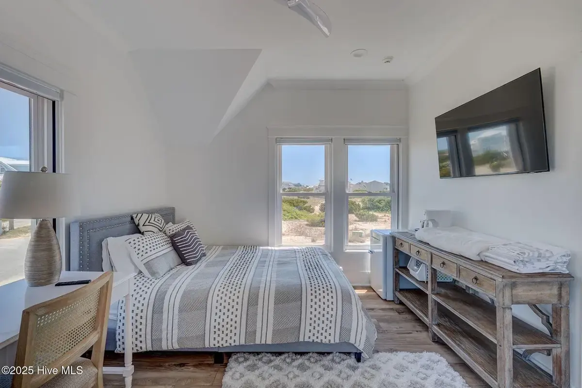 Interior 18 – Proiect de casa cu etaj 265 m²: 5 Dormitoare, 6 Bai, Bucatarie deschisa, Garaj — 11745R