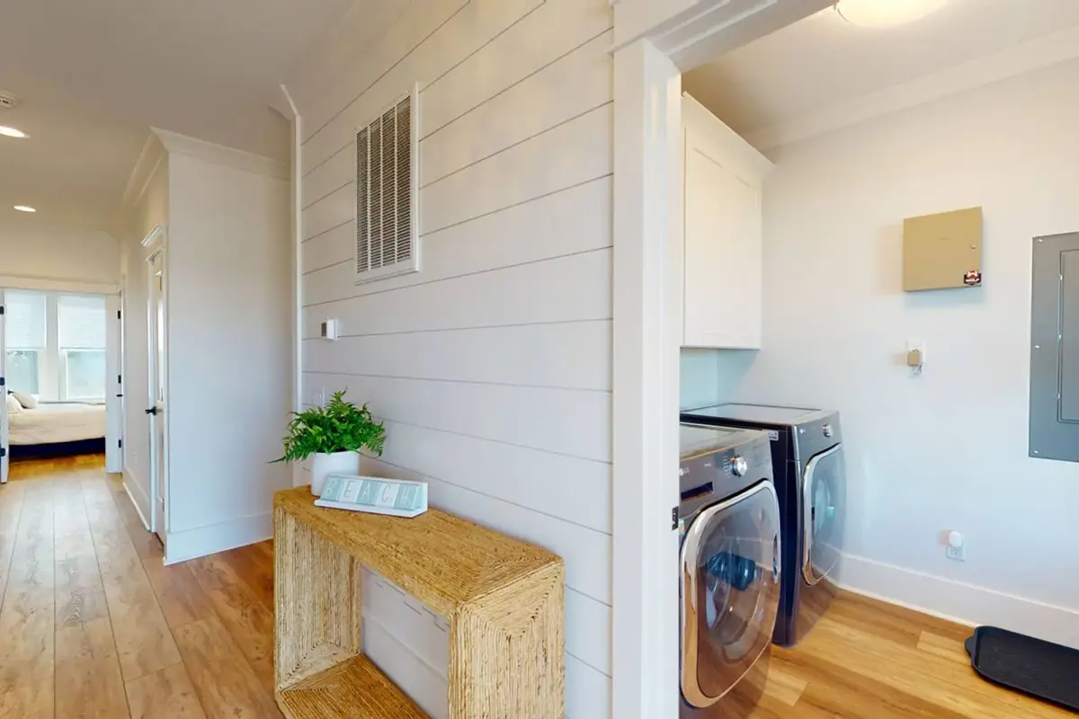 Interior 13 – Proiect de casa cu 2 etaje 281 m²: 5 Dormitoare, 5 Bai, Bucatarie deschisa, fara Garaj — 13197R